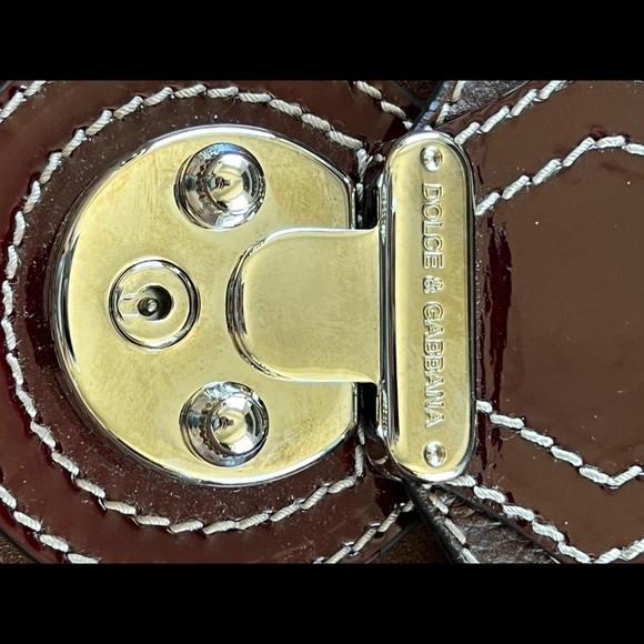 Dolce & Gabbana “Miss Catch” brown handbag. - Picture 11 of 11